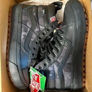 BRAND NEW!! VANS Sk8-Hi MTE shoes. Color: woodland camo/Black